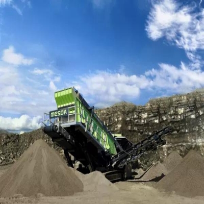 美斯达自主研发履带移动式破碎筛分系统畅享移动破碎筛分新时代