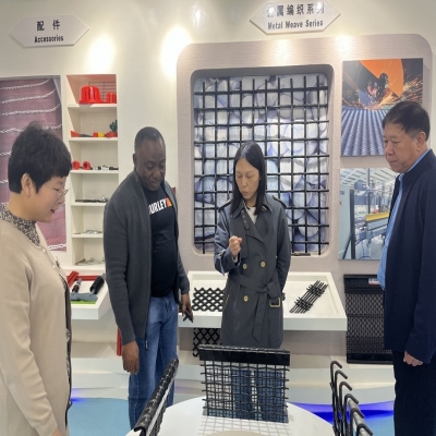 红星筛网欢迎外商参观指导